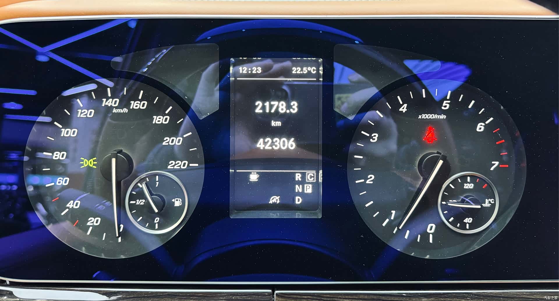 Mercedes-Benz 7, 2023 26