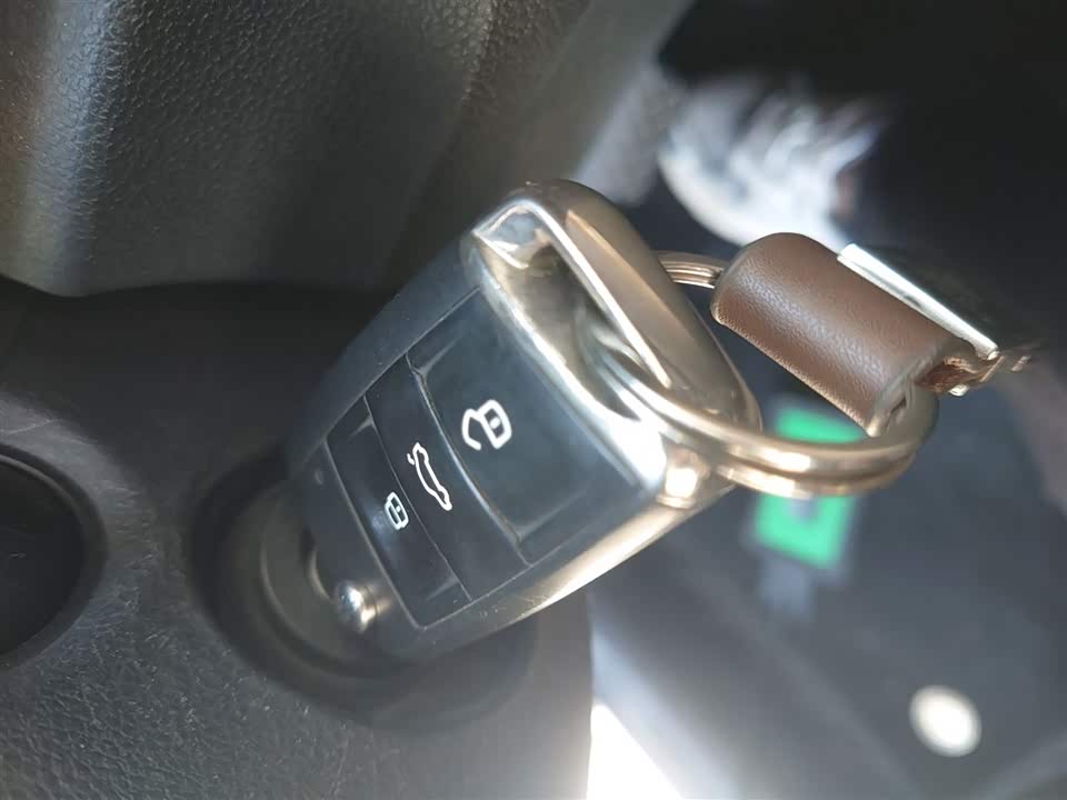 Volkswagen T-ROC exploring Songs