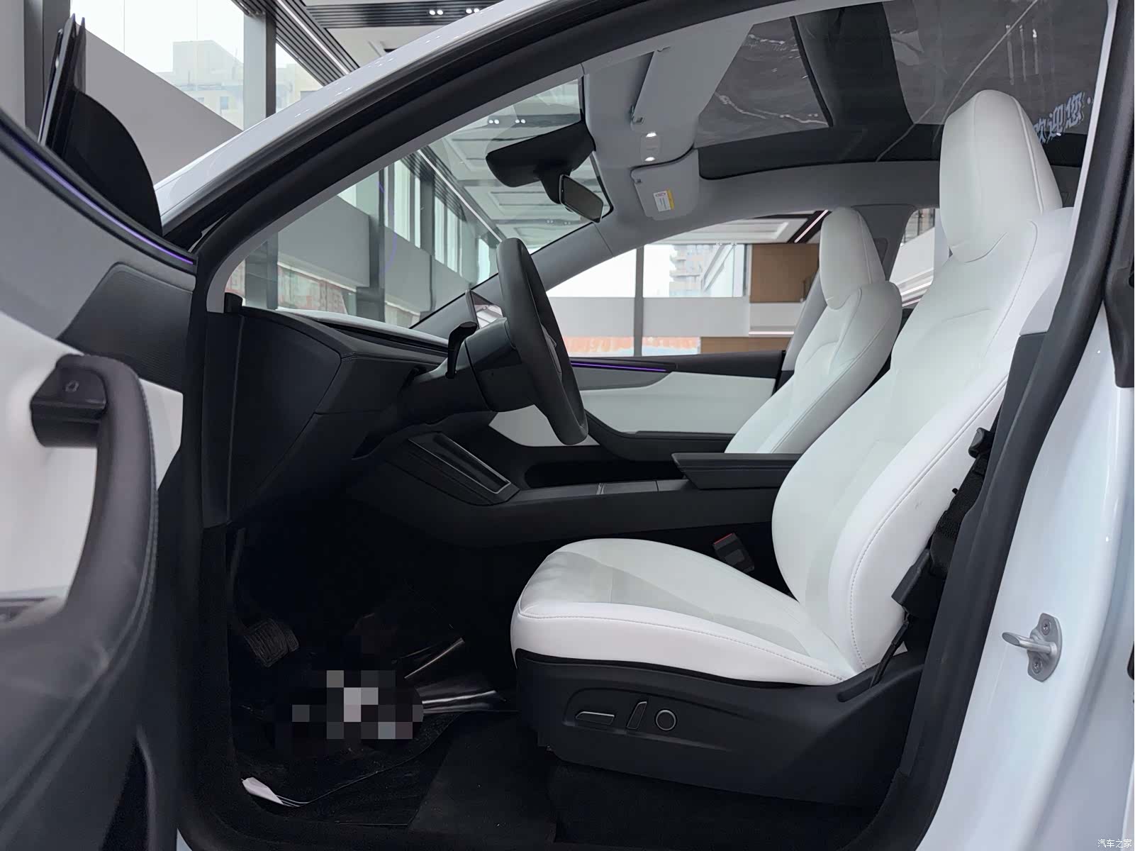 Tesla Model Y, 2025 4