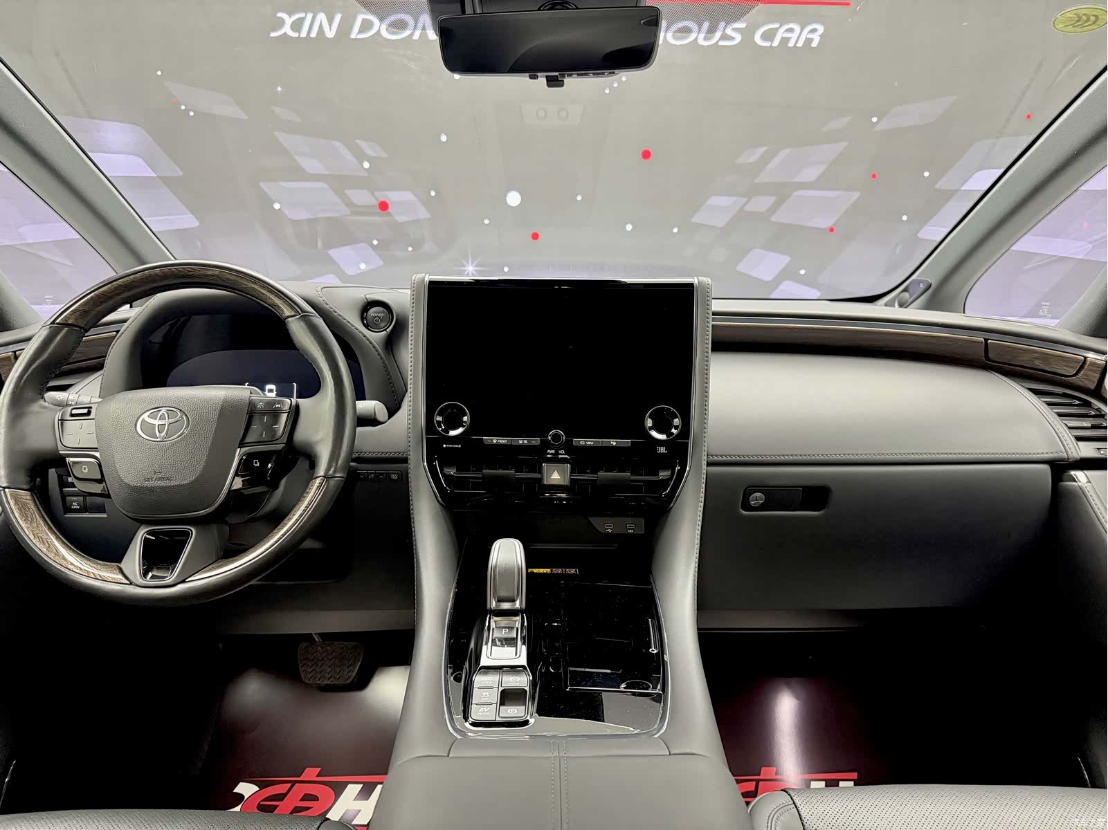 Toyota Alphard, 2024 18