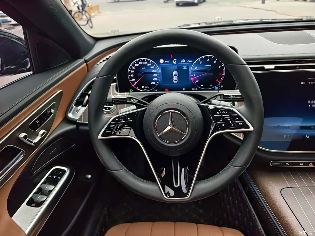 Mercedes-Benz E-Class, 2024 14