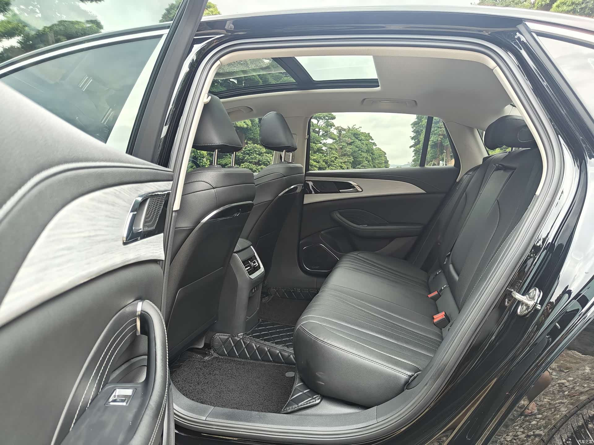 Hongqi H5, 2024 8