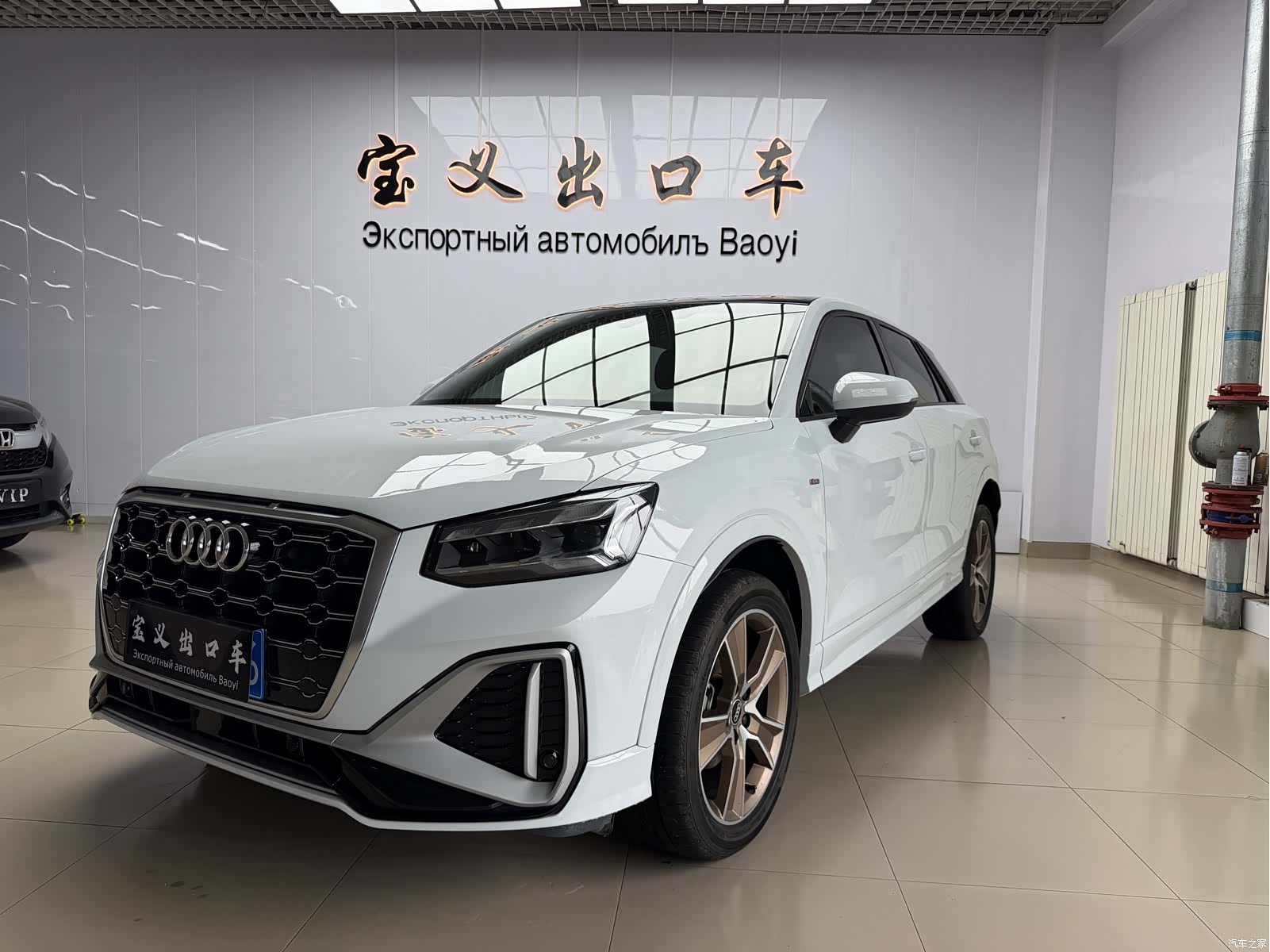 Audi Q2L, 2023 1