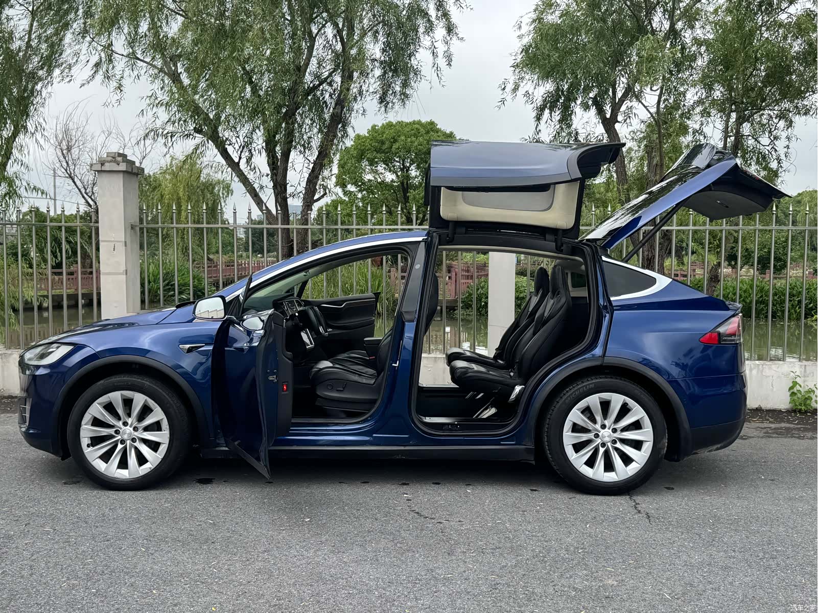 Tesla Model X, 2017 17