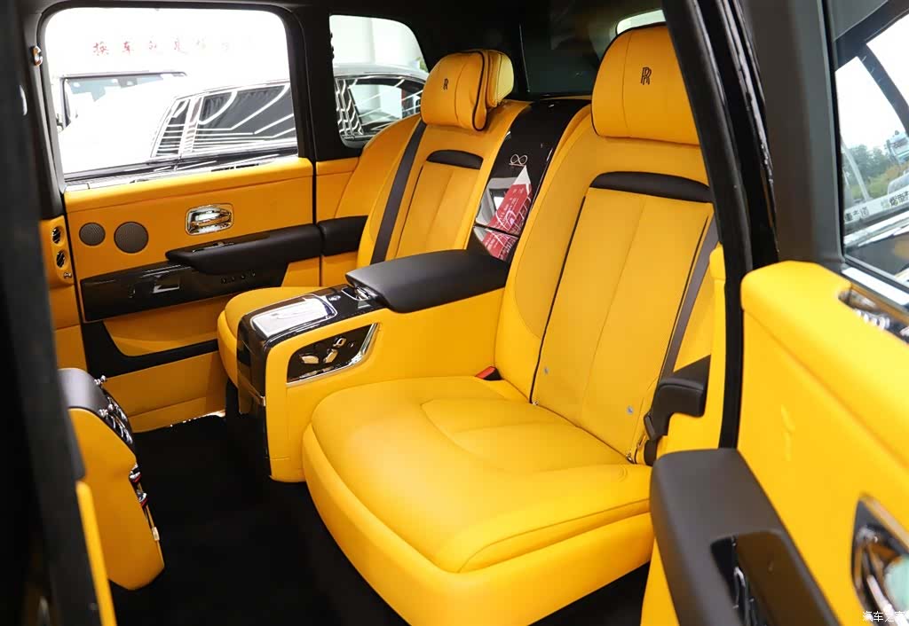 Rolls-Royce Cullinan, 2022 7