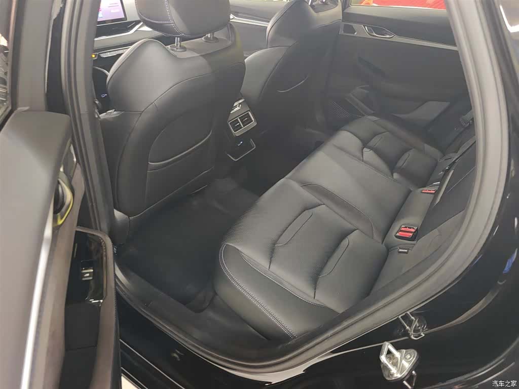Geely Preface, 2024 17