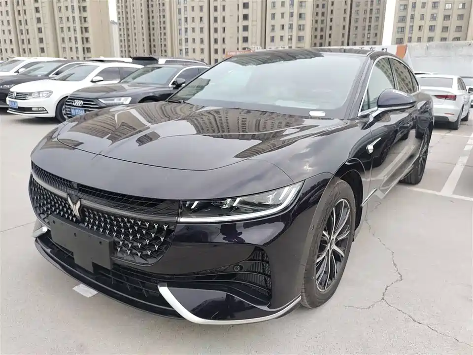 VOYAH Lantu chasing light