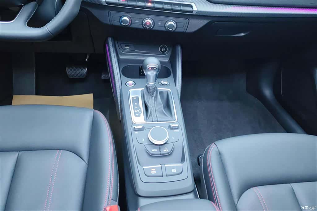 Audi Q2L, 2021 16