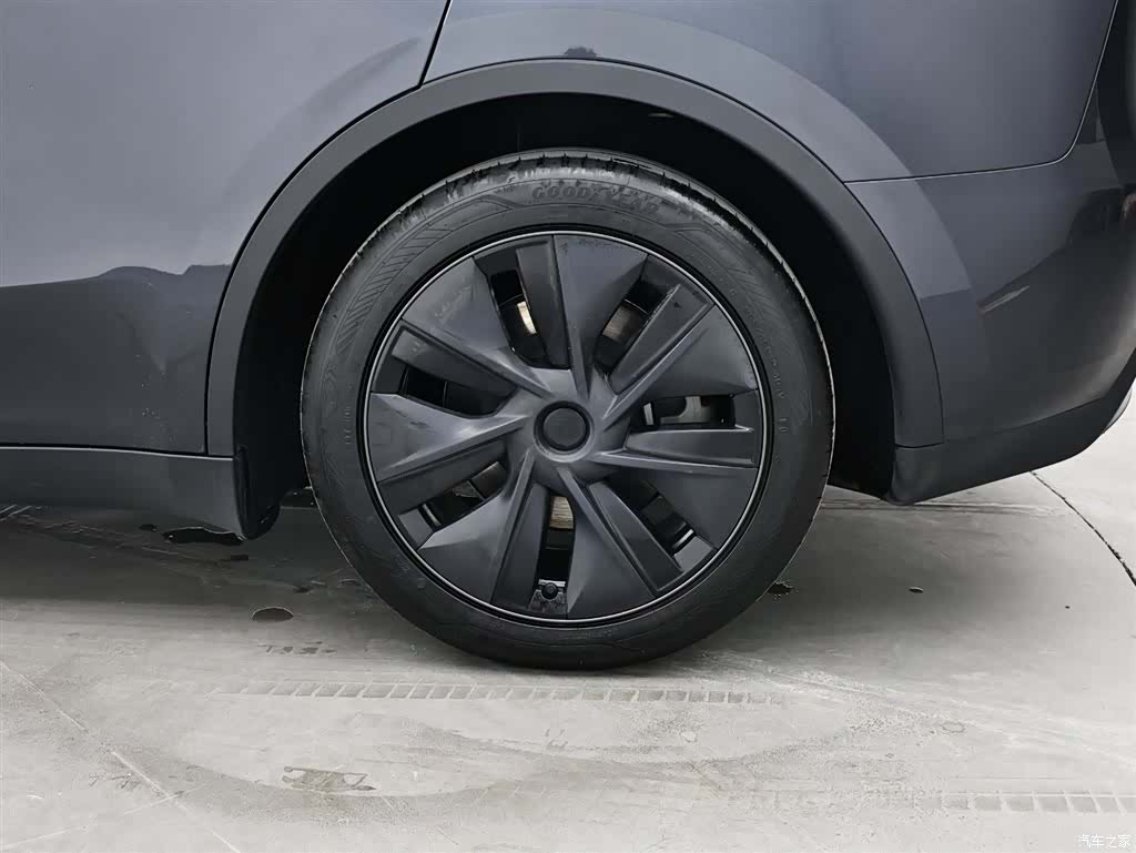 Tesla Model Y, 2024 9