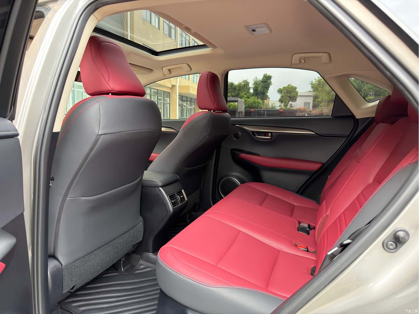 Lexus NX, 2021 11