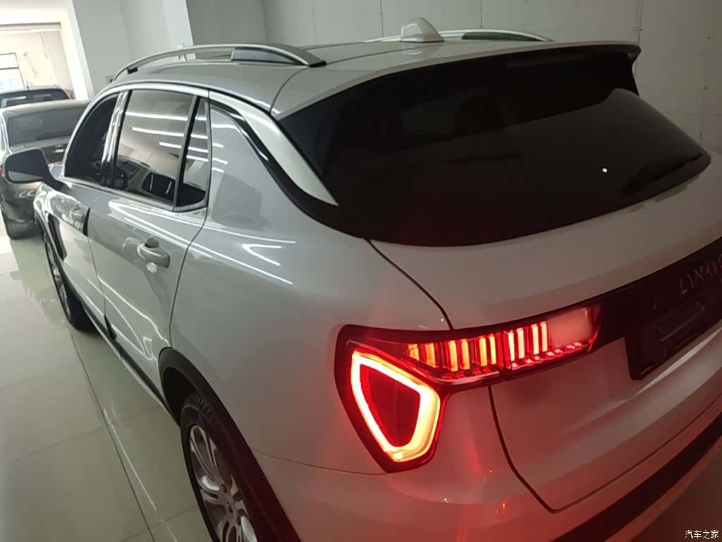 Lynk & Co 01, 2020 все фото