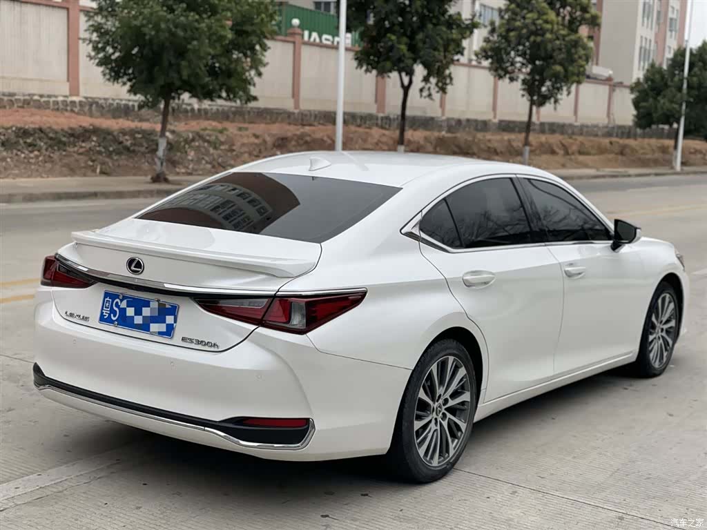 Lexus ES, 2021 3