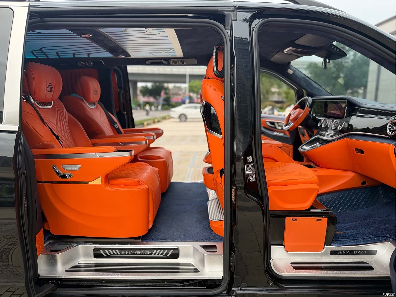 Mercedes-Benz 7, 2023 19