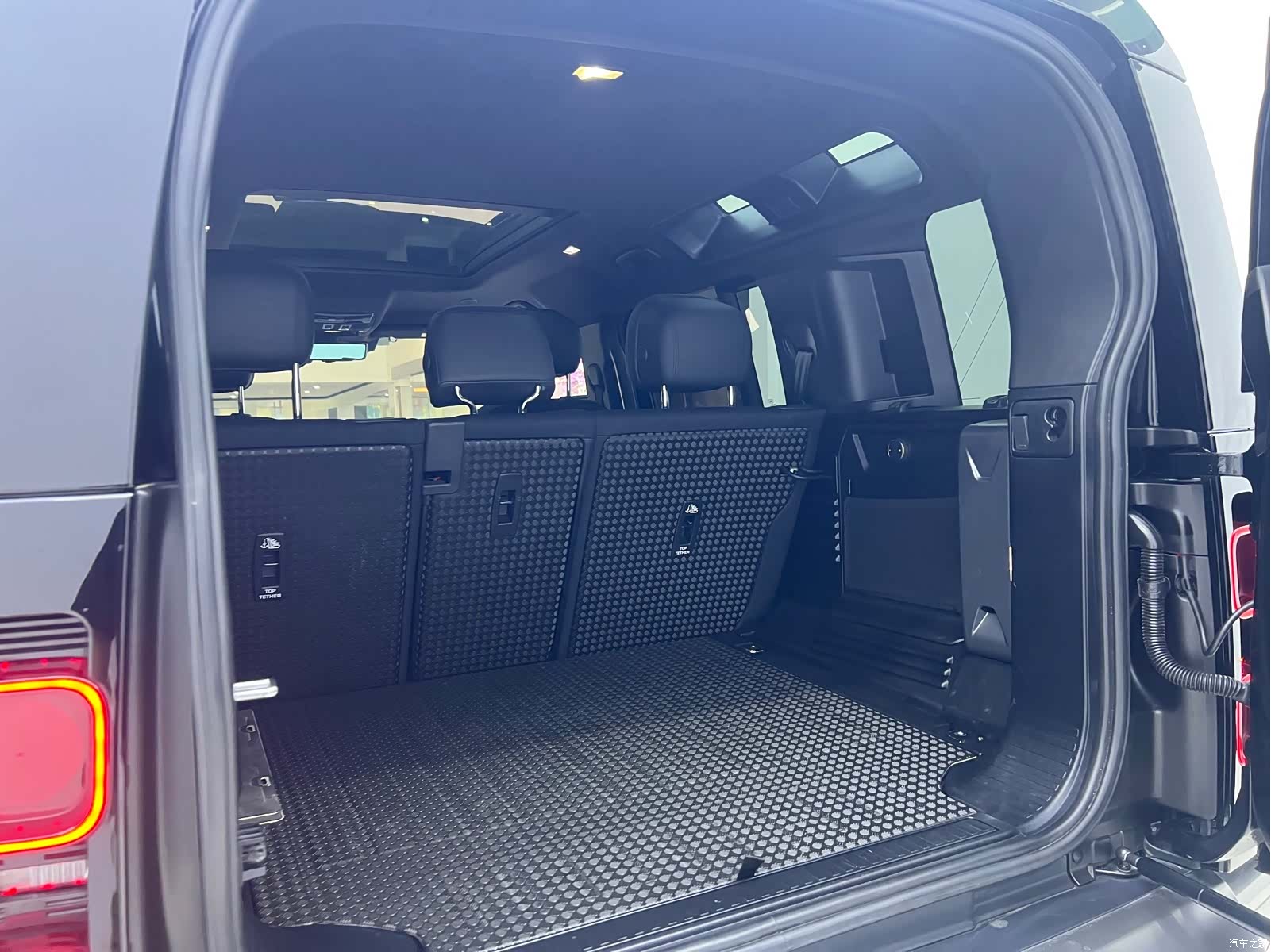 Land Rover Defender, 2025 15