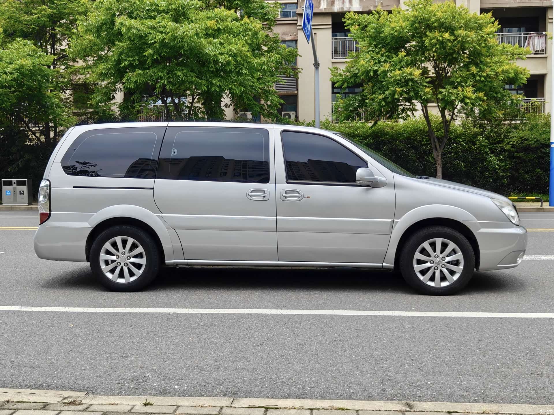 Buick GL8, 2013 7