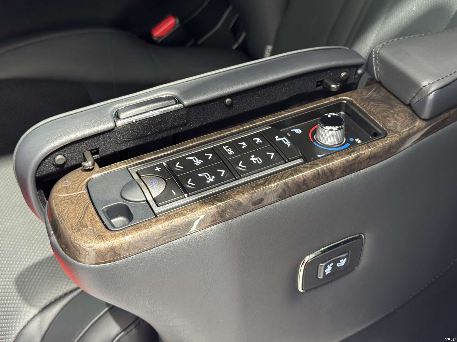 Toyota Vellfire, 2021 23