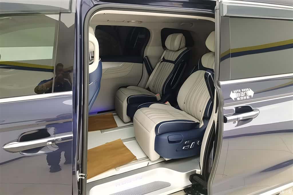 Roewe iMAX8, 2021 11