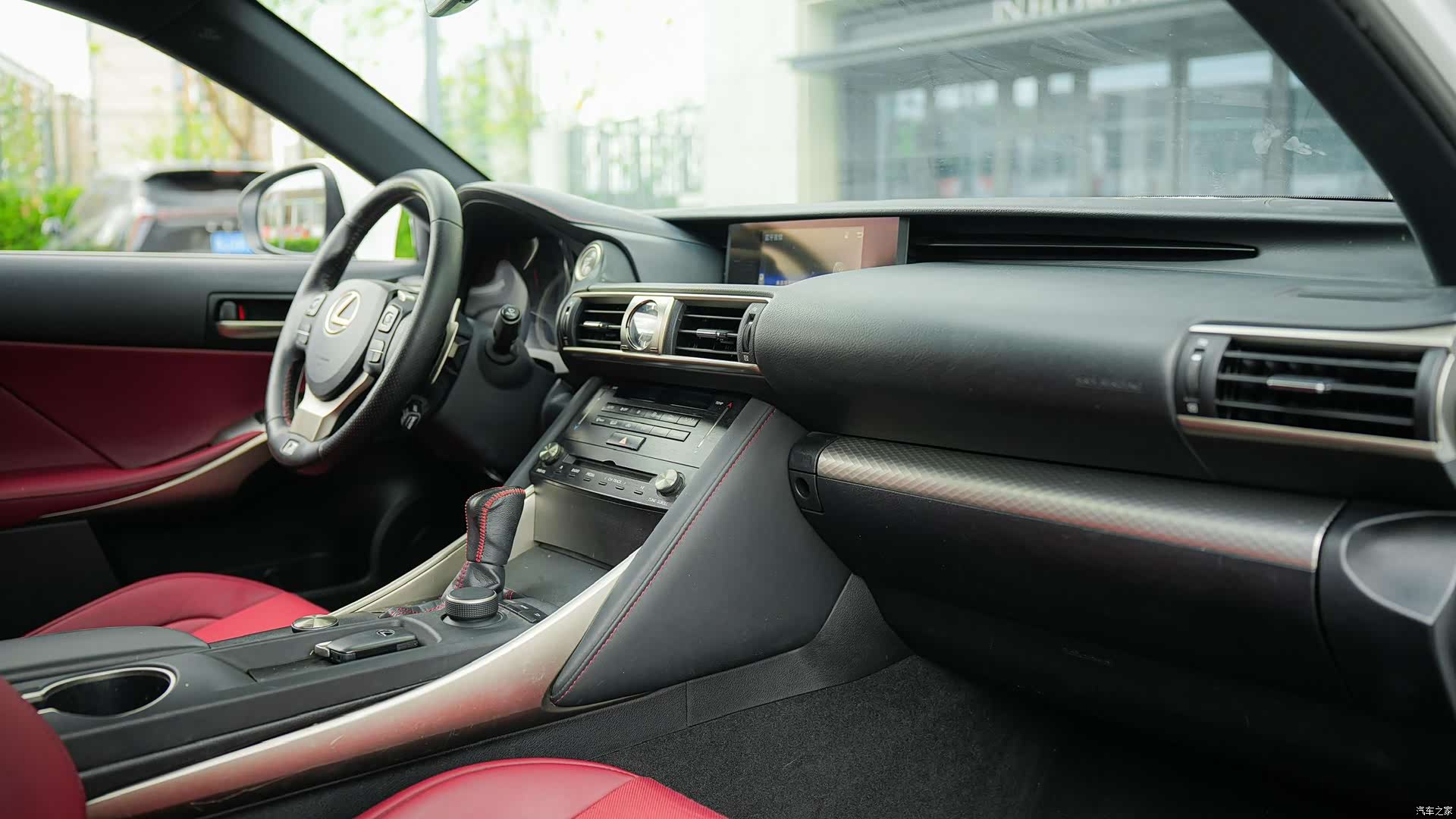Lexus IS, 2018 12