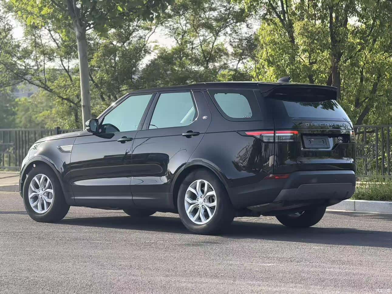 Land Rover Discovery, 2019 3
