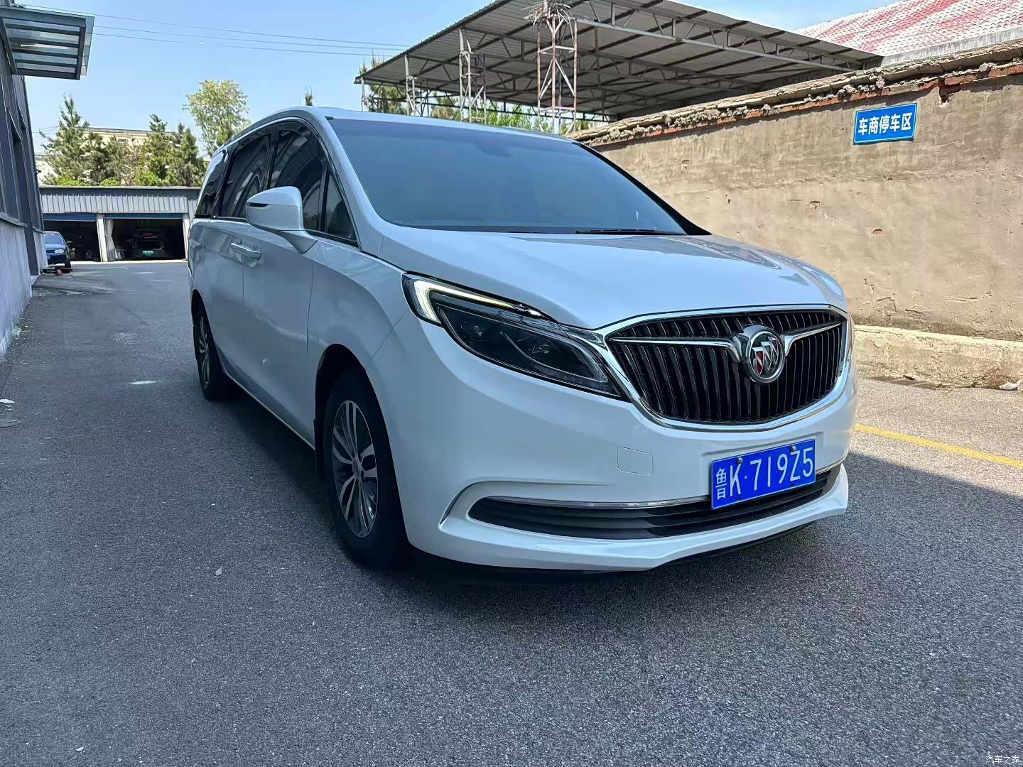 Buick GL8, 2018 3