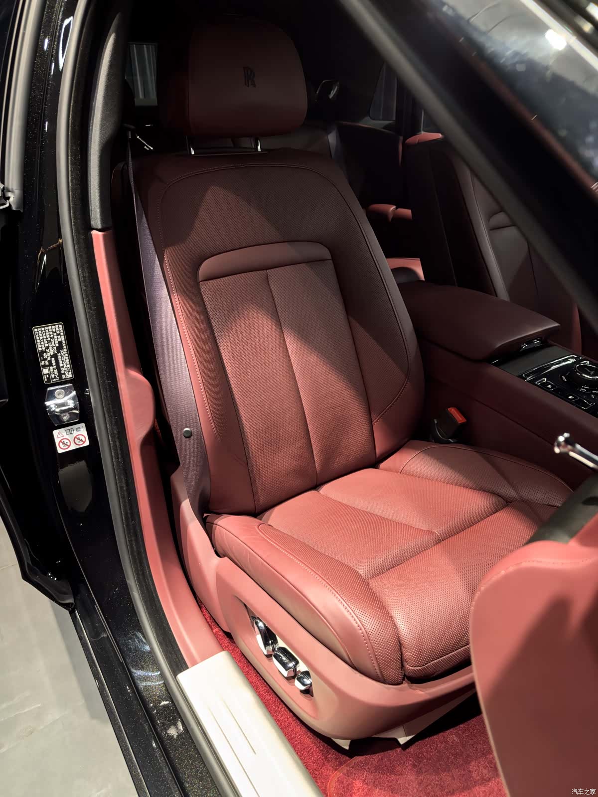 Rolls-Royce Ghost, 2022 12