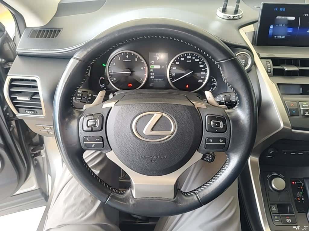 Lexus NX, 2016 11