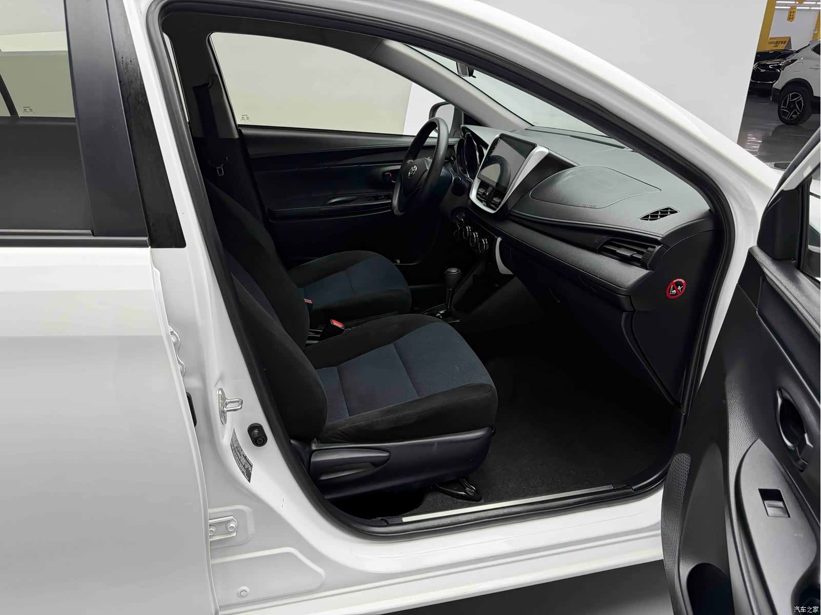 Toyota YARiS L, 2019 24