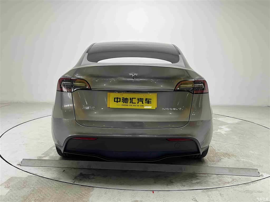 Tesla Model Y, 2023 17