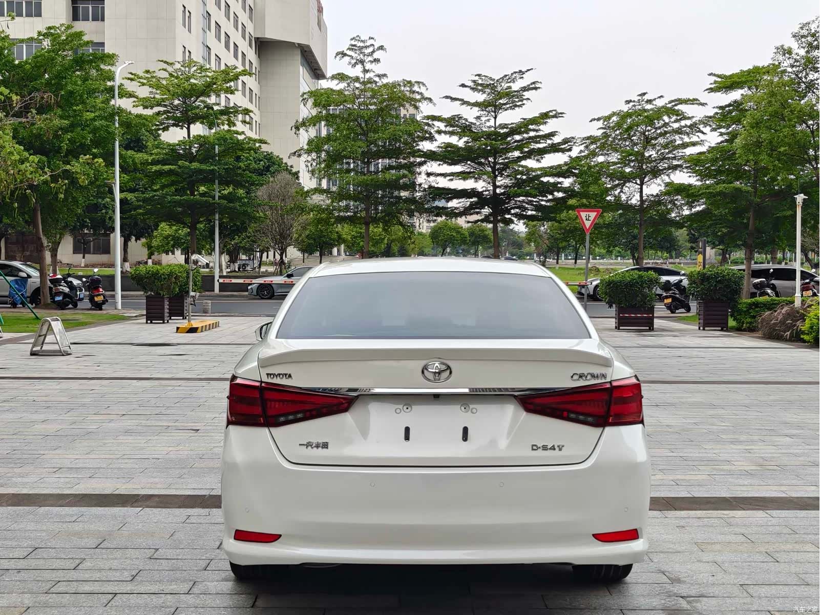 Toyota Crown, 2016 14
