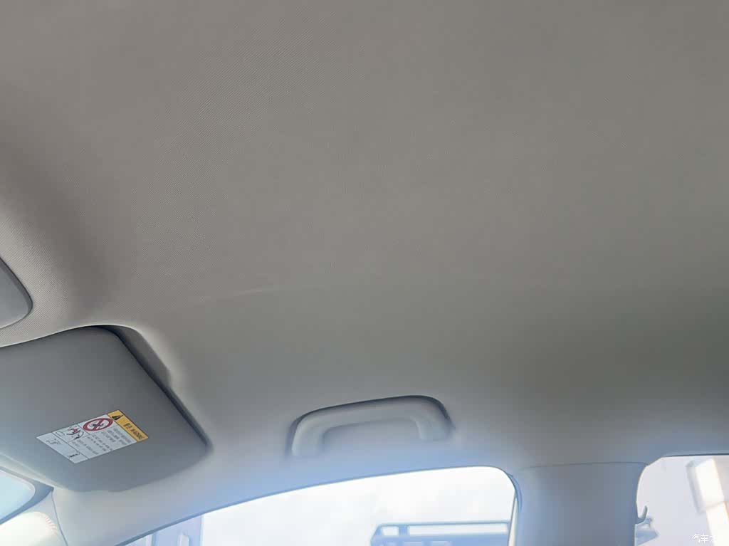 Geely Coolray, 2025 12
