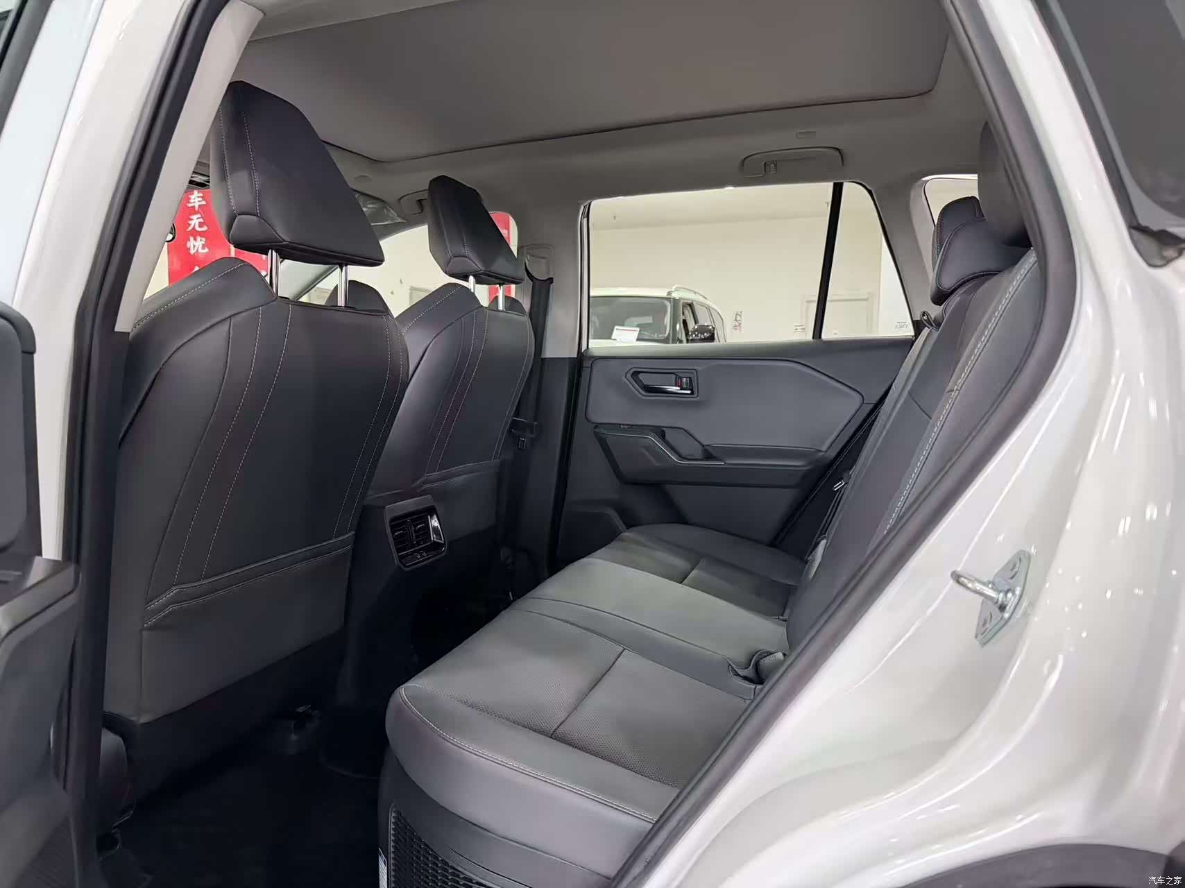 Toyota Wildlander, 2026 все фото