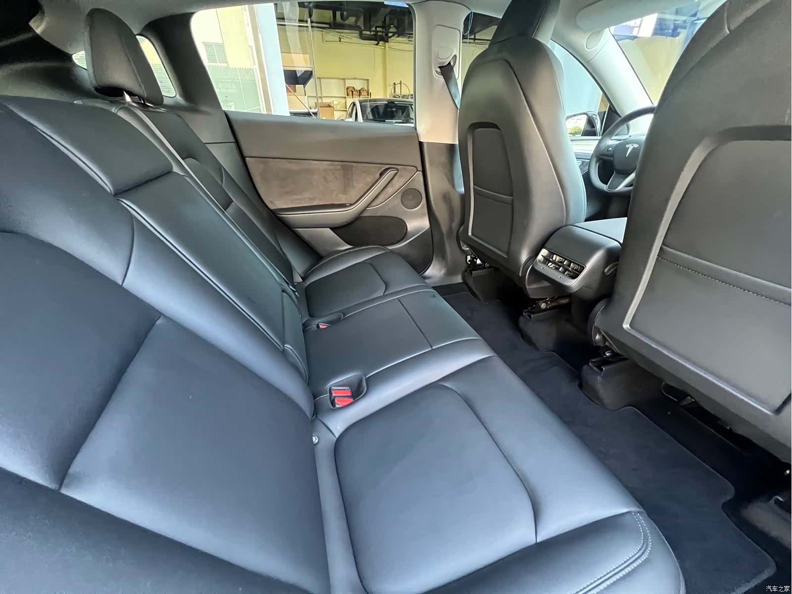 Tesla Model Y, 2022 все фото