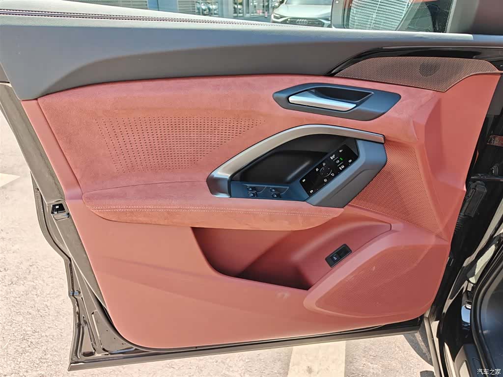 Audi Q5L, 2026 12