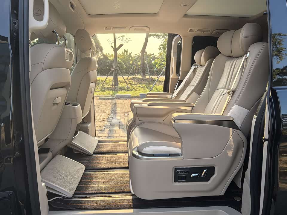 Mercedes-Benz V-class