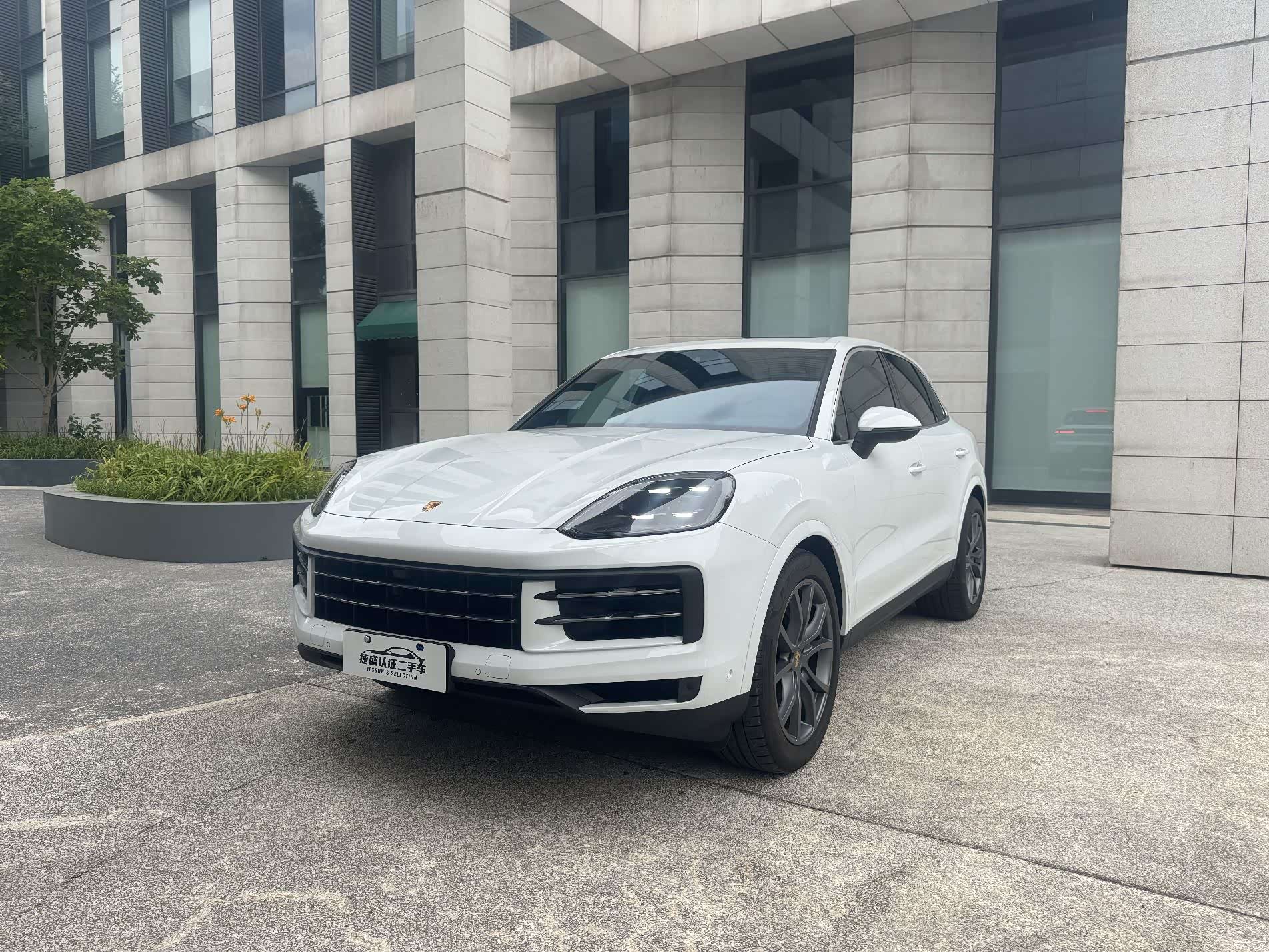 Porsche Cayenne, 2024 1
