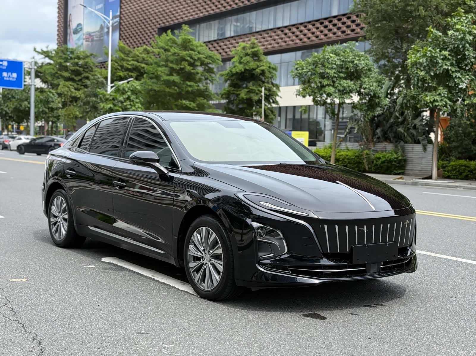 Hongqi QM5, 2025 3