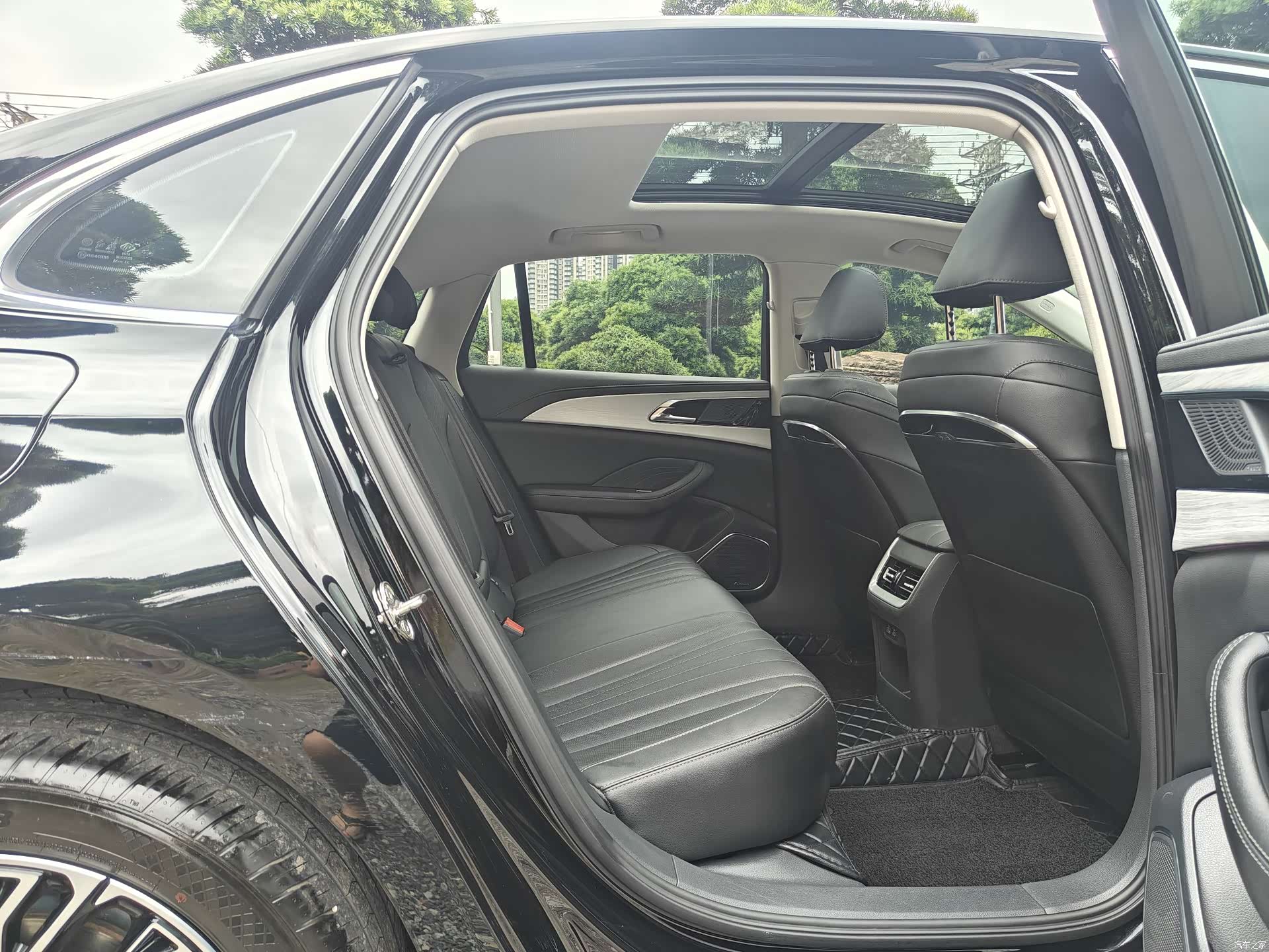 Hongqi H5, 2024 7