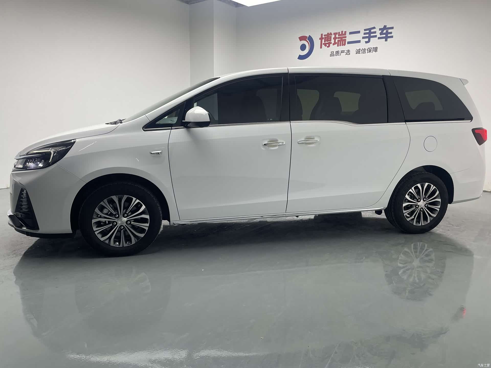 Buick GL8, 2023 3