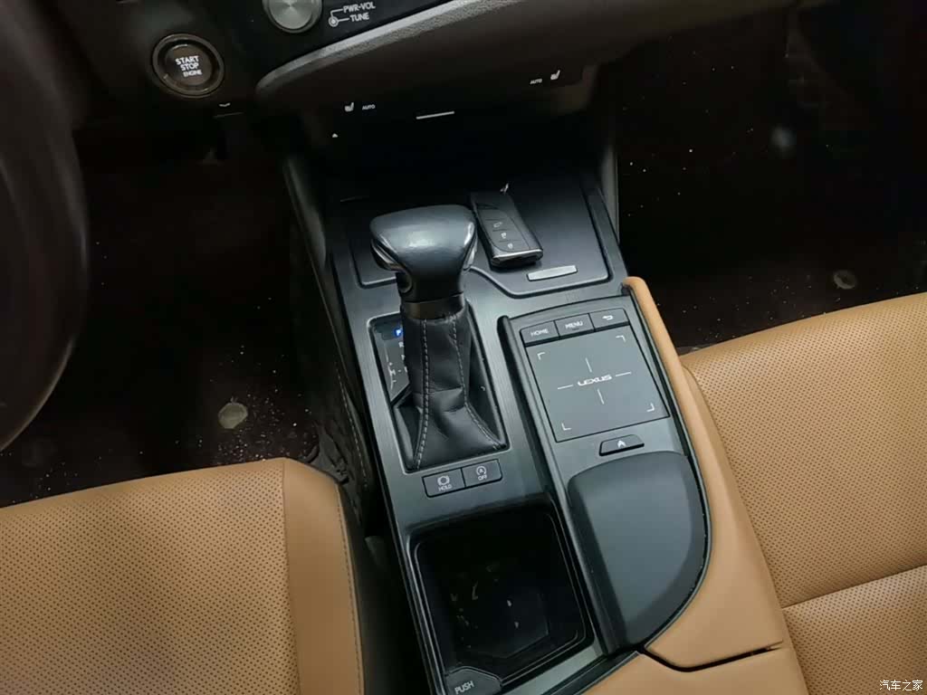 Lexus ES, 2021 14