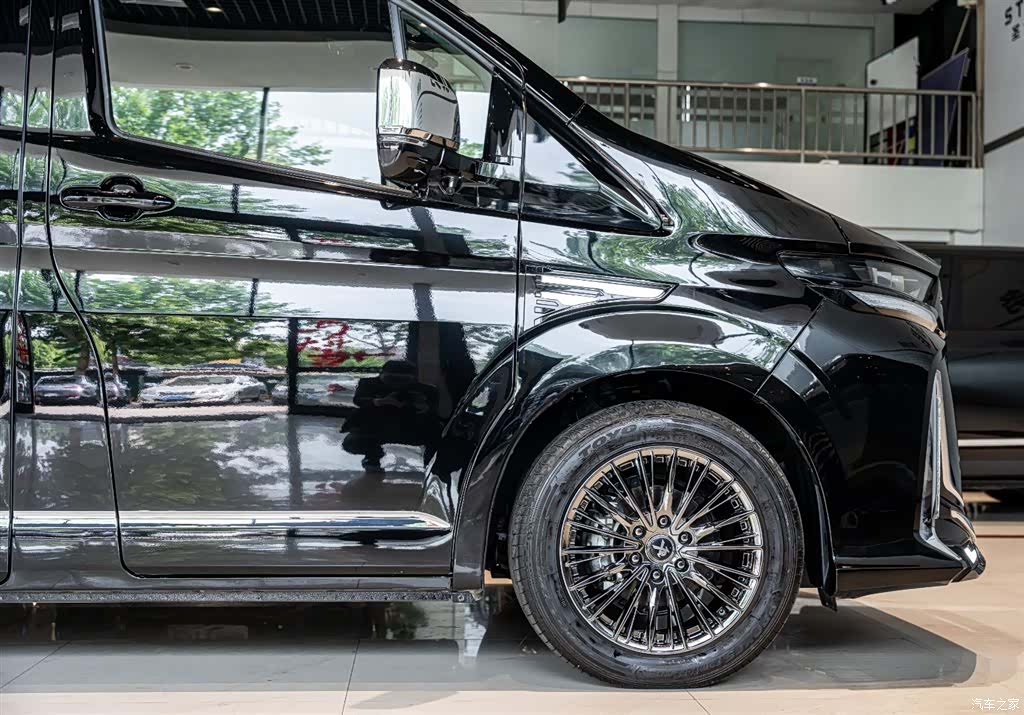 Alfa Romeo M7, 2025 все фото