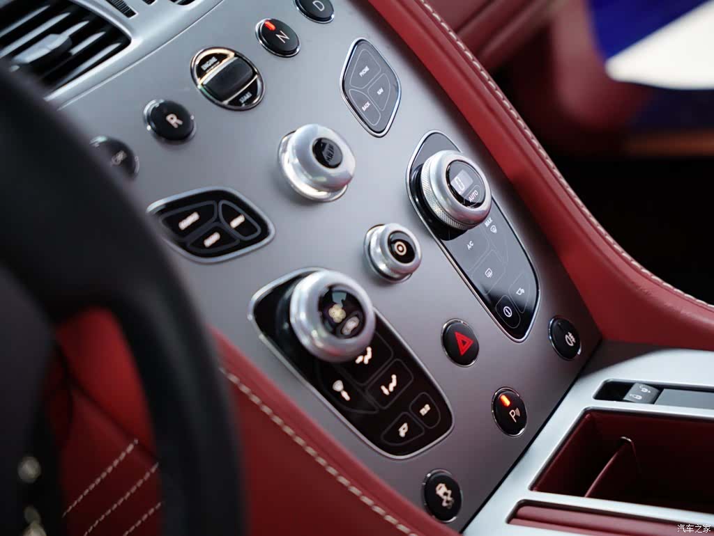 Aston Martin Vantage, 2017 28
