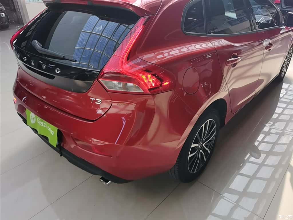 Volvo V40, 2019 8