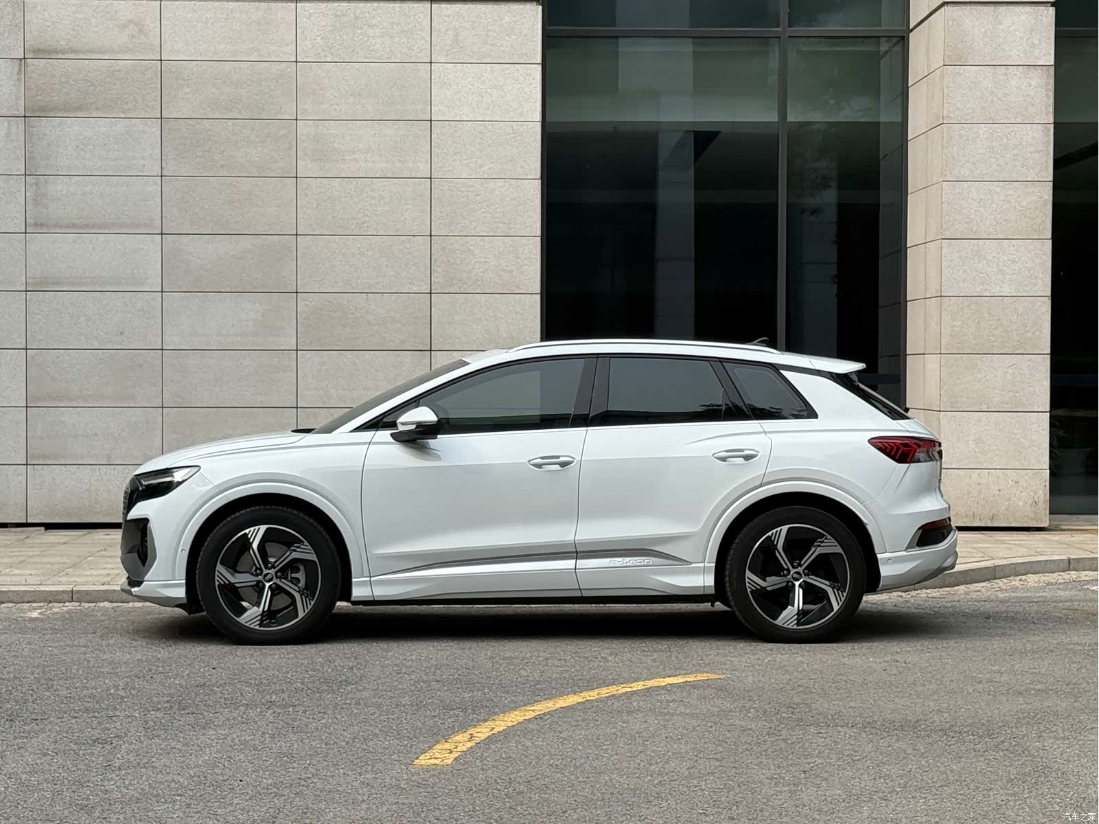 Audi Q4 e-tron, 2023 4