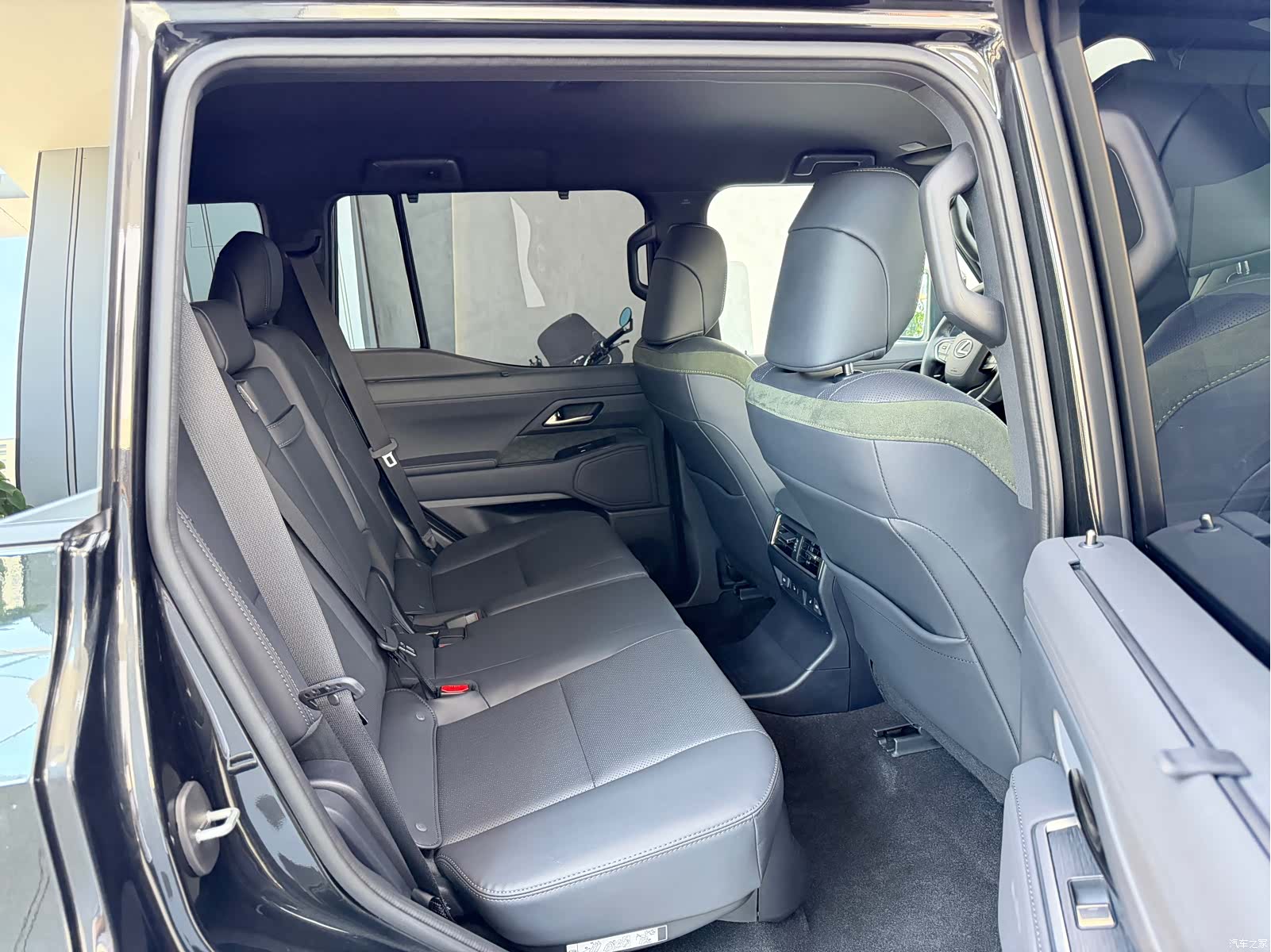 Lexus GX, 2025 13