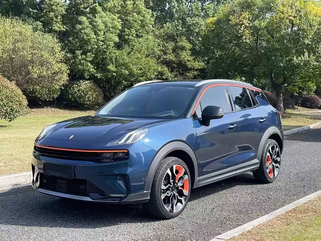 Lynk & Co 06