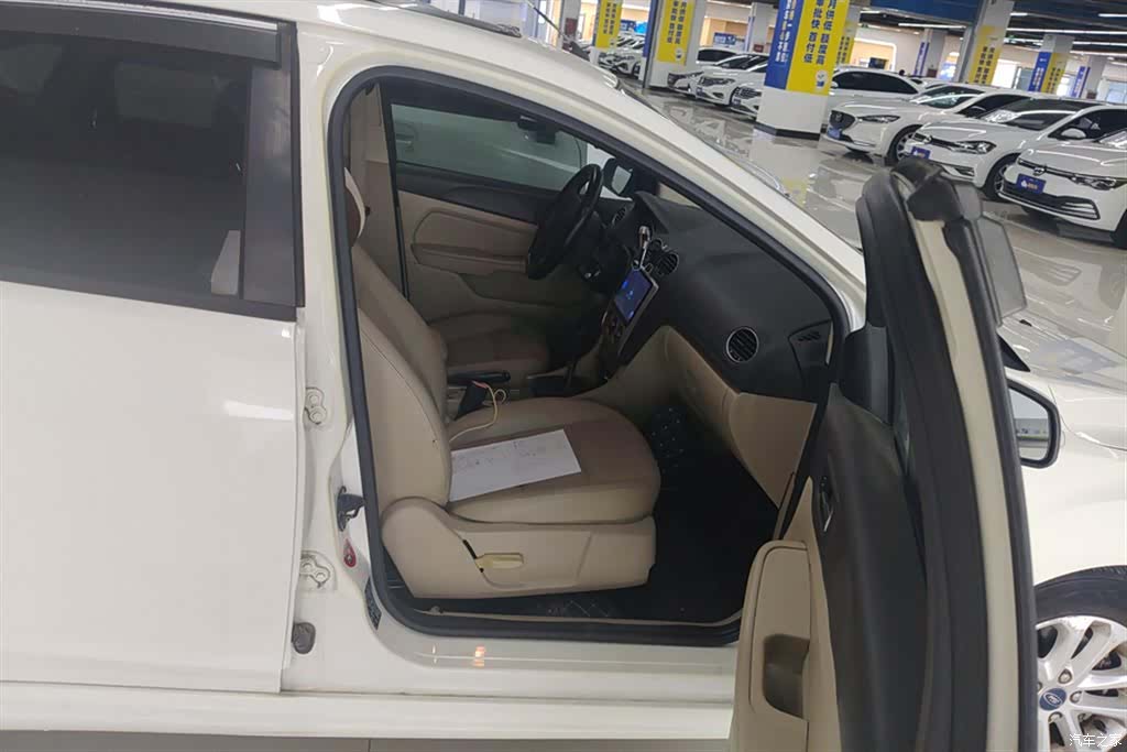 Ford Focus, 2011 8