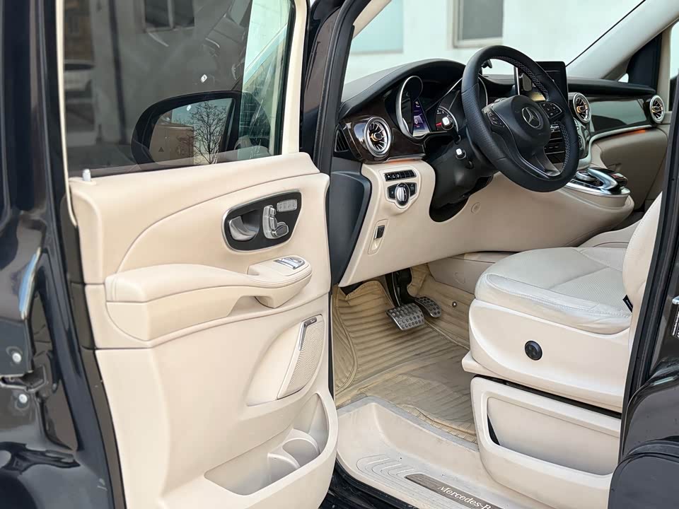 Mercedes-Benz V-class