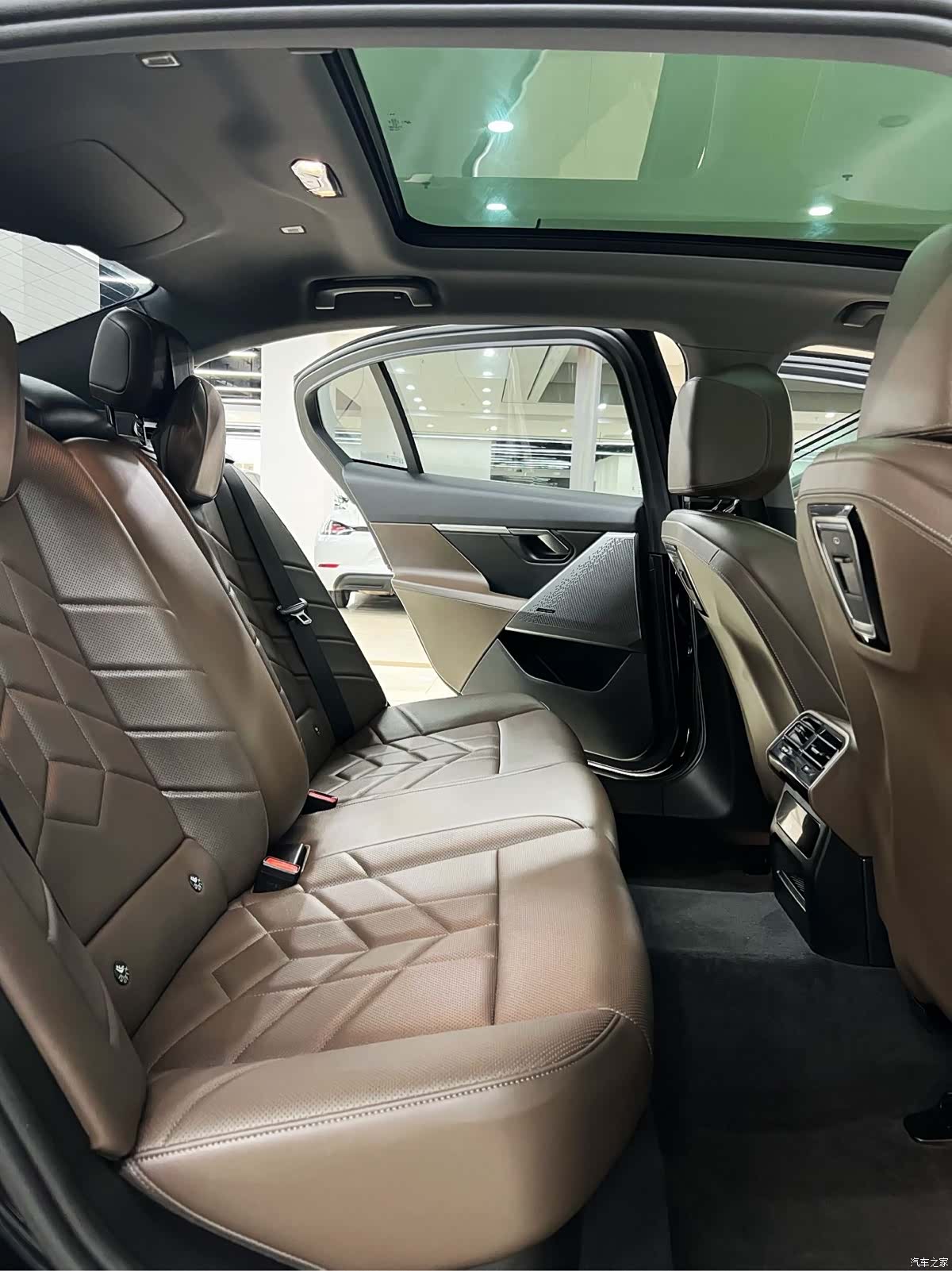BMW 5 Series, 2024 6