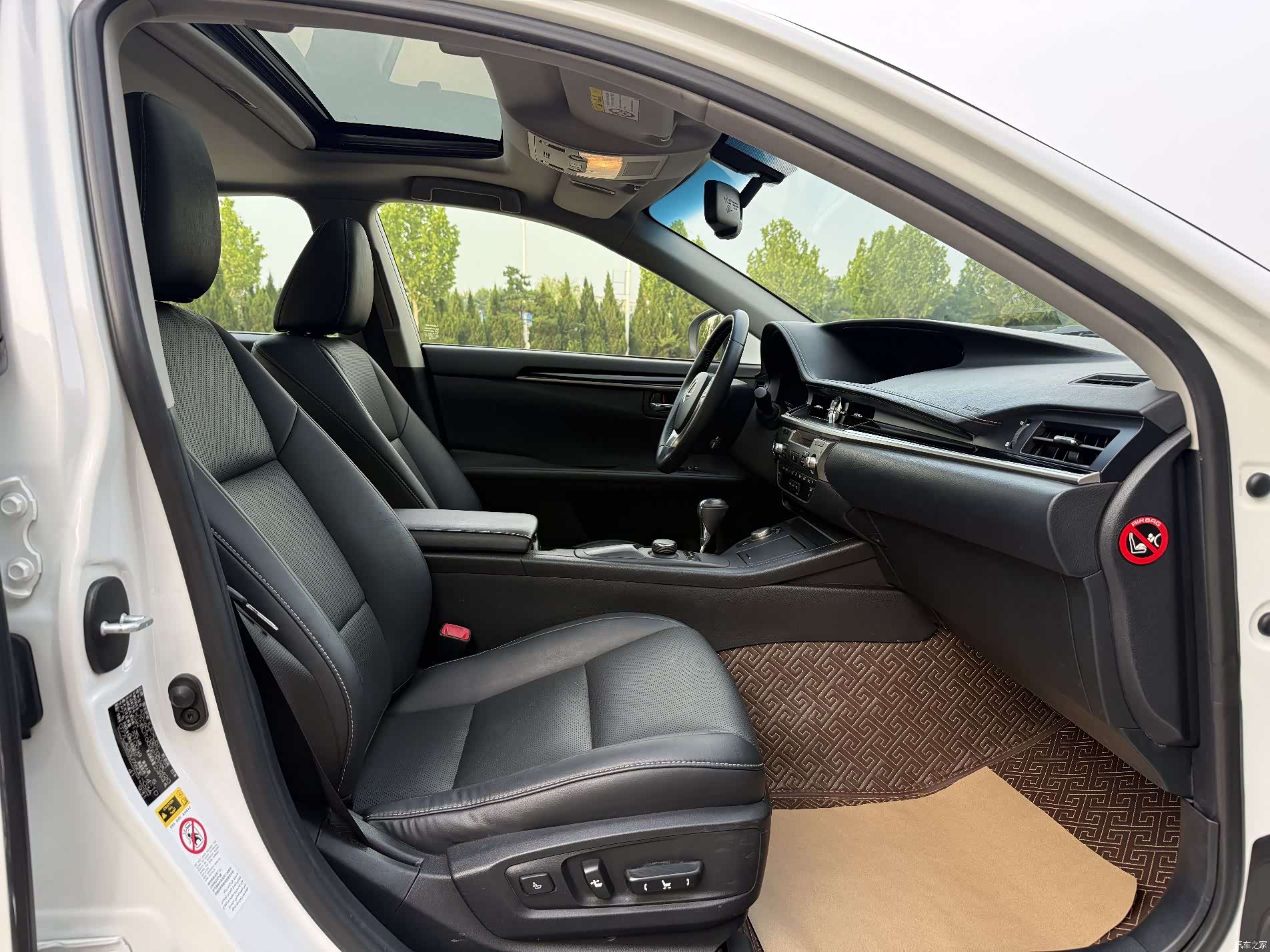 Lexus ES, 2015 11
