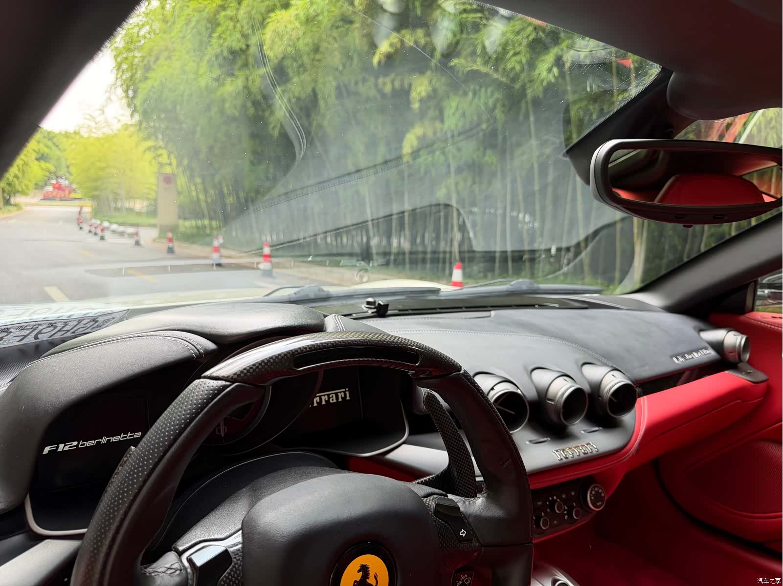 Ferrari F12ber, 2013 8